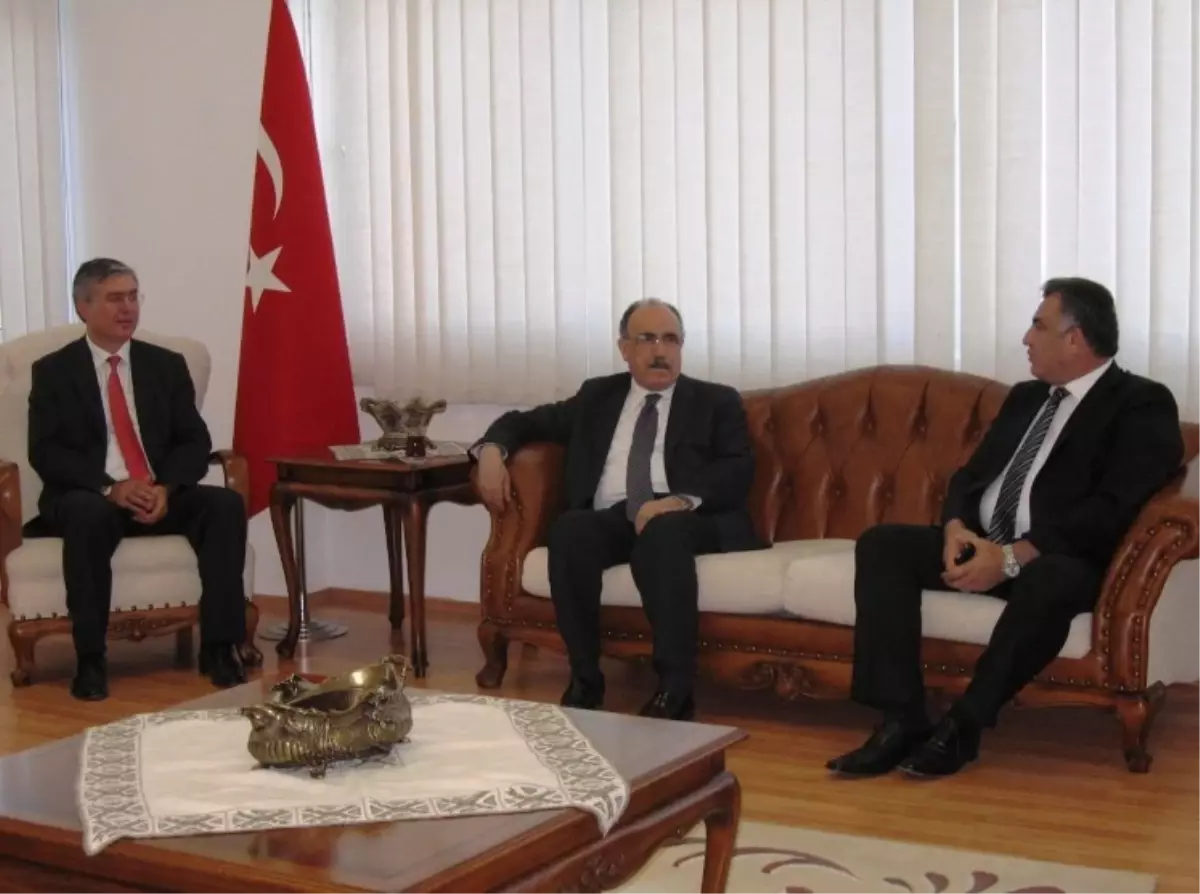 Başbakan Yardımcısı Atalay KKTC\'ye Geldi