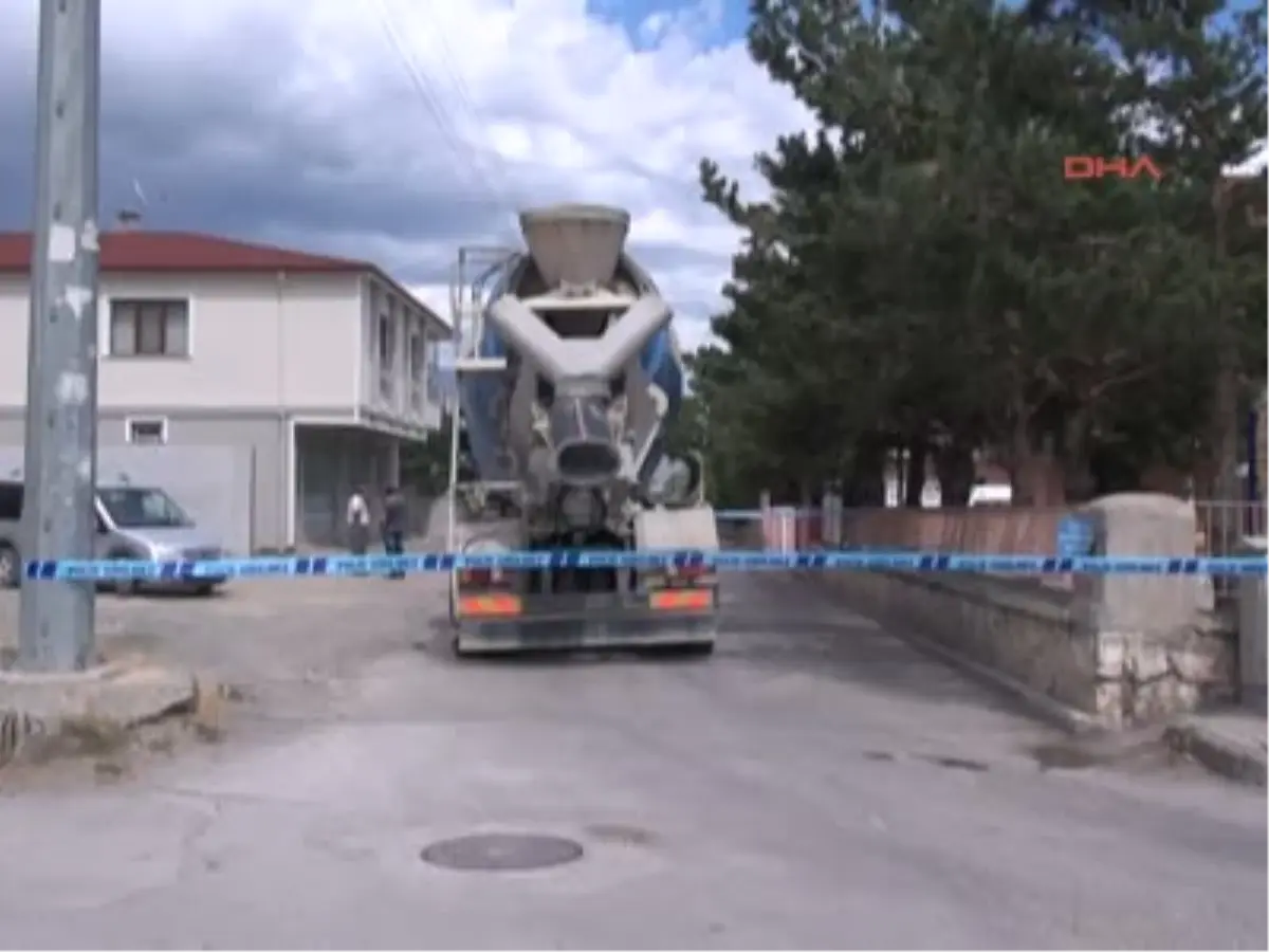 Beton Mikseri Altında Kalan Çocuk Öldü