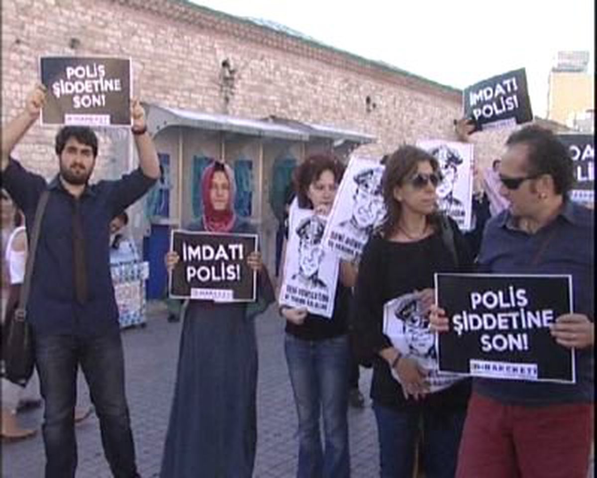 Beyoğlu\'nda \'Polis Şiddetine Son\' Eylemi
