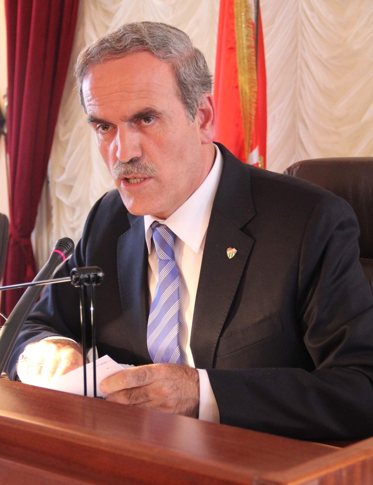 "Biz Hizmet Yapıyoruz, Siz Şov Yapıyorsunuz"