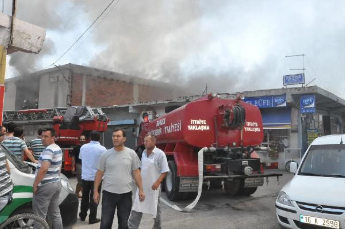 Bursa\'da Depo Yangını Korkuttu