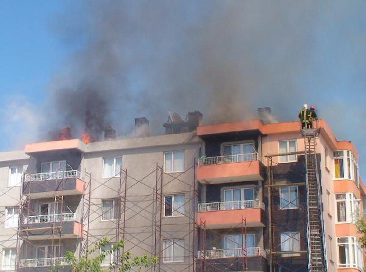 Çatı Yangını Korkuttu