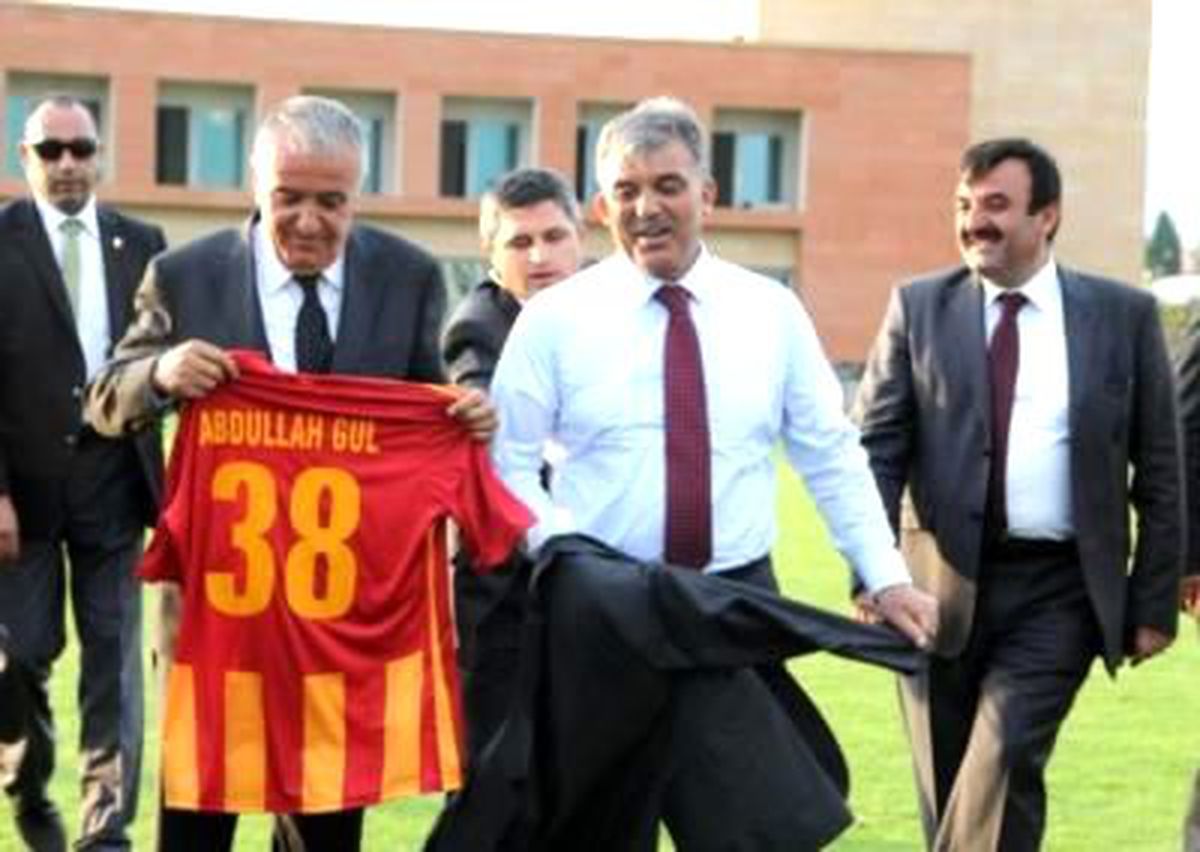 Cumhurbaşkanı Penaltı Attı
