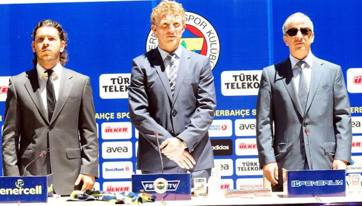 Dirk Kuyt\'tan Şehitlere Saygı