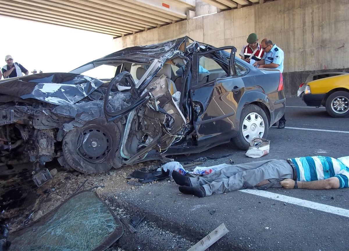 (Düzeltme) Kırıkkale\'de Trafik Kazası: 3 Ölü, 2 Yaralı