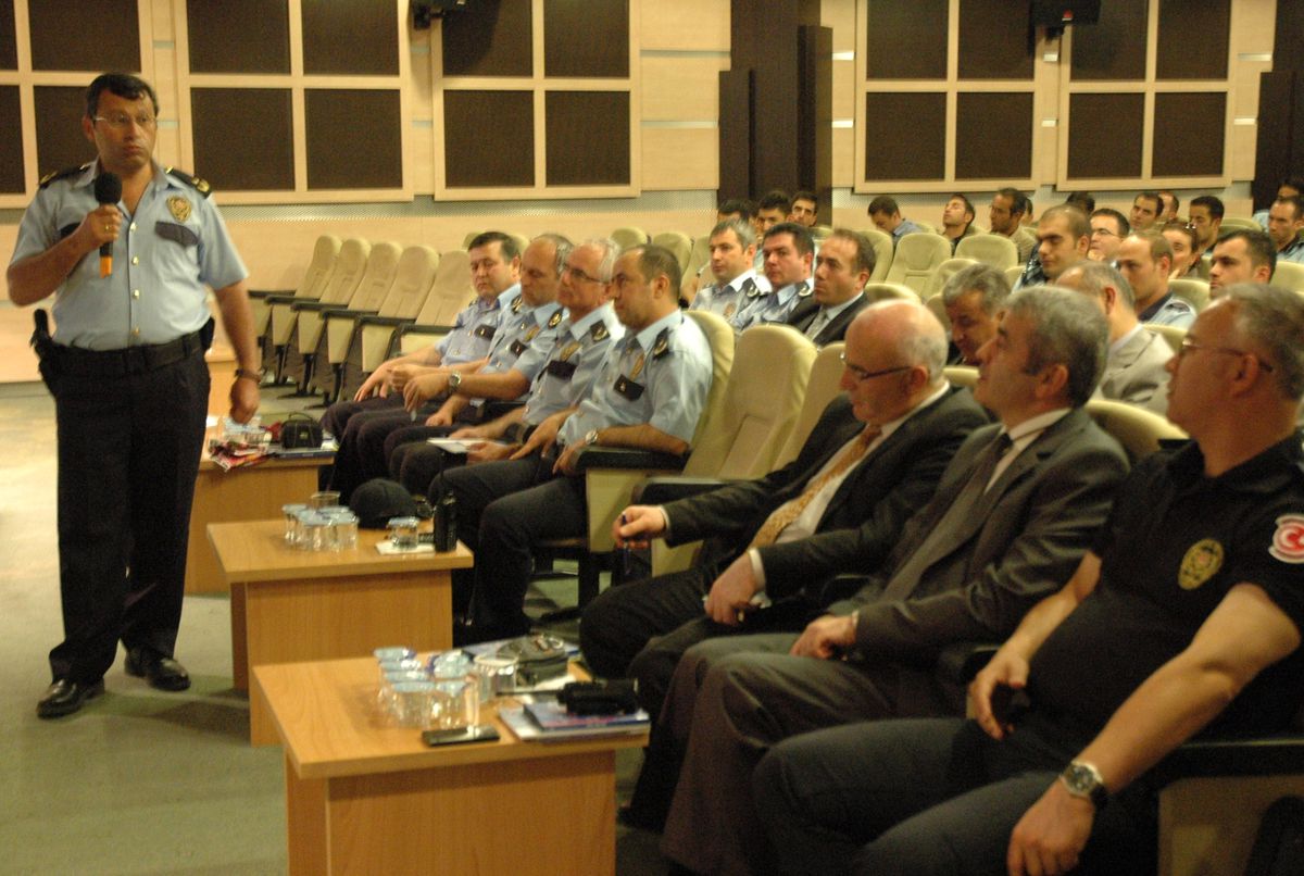 Emniyet Müdüründen İstanbul\'da Polislerin Vatandaşı Dövmesine Atasözlü Benzetme Açıklaması
