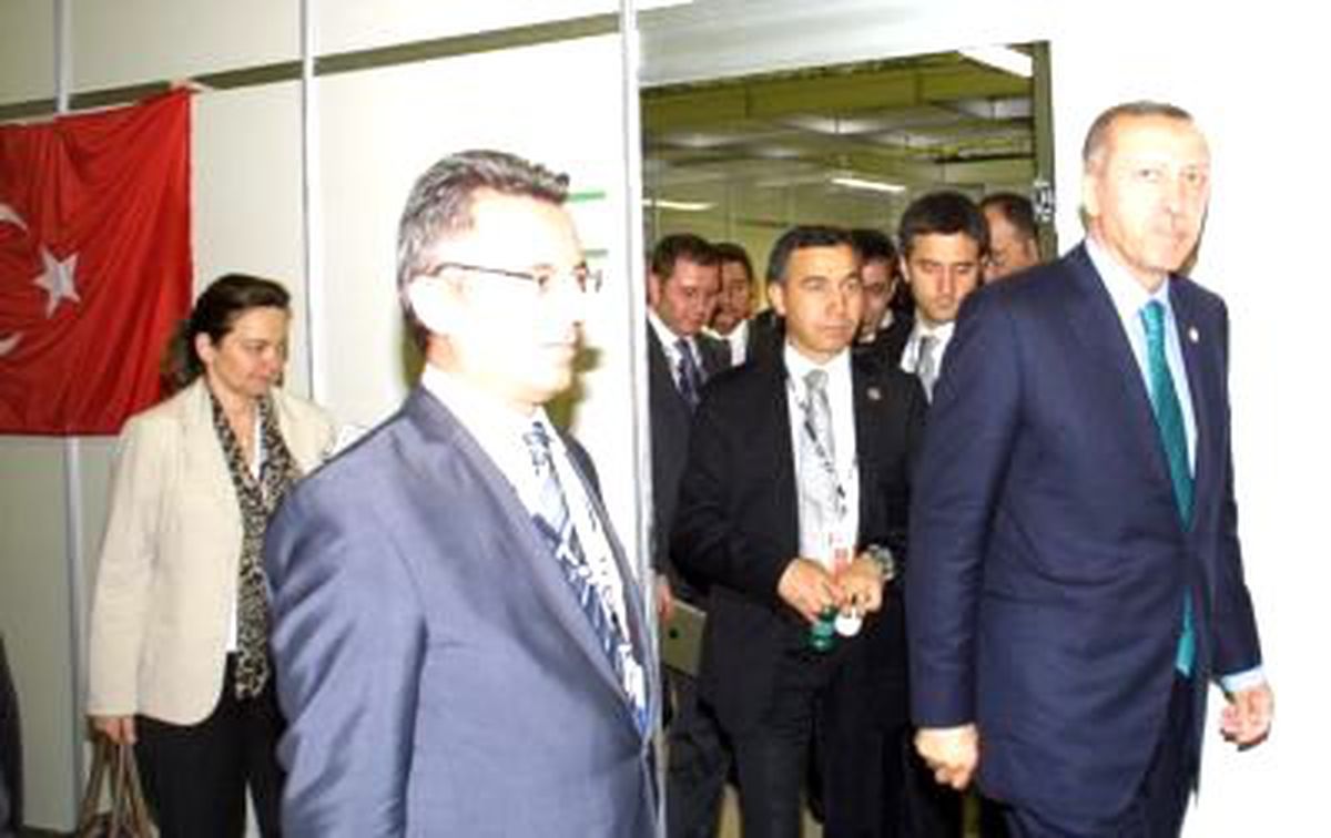 Erdoğan, Rio+20 Zirvesinde Kurulan Endenozya Ofisini Ziyaret Etti