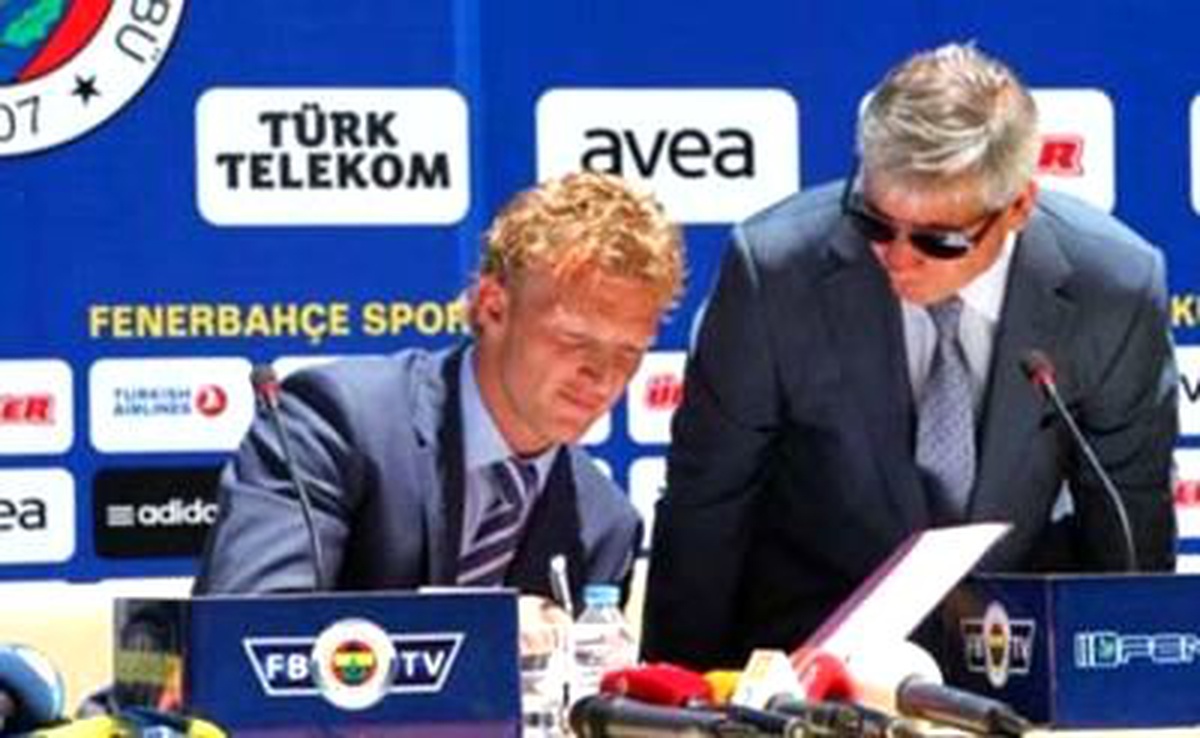 Kuyt\'ın İmza Törenine Yoğun İlgi