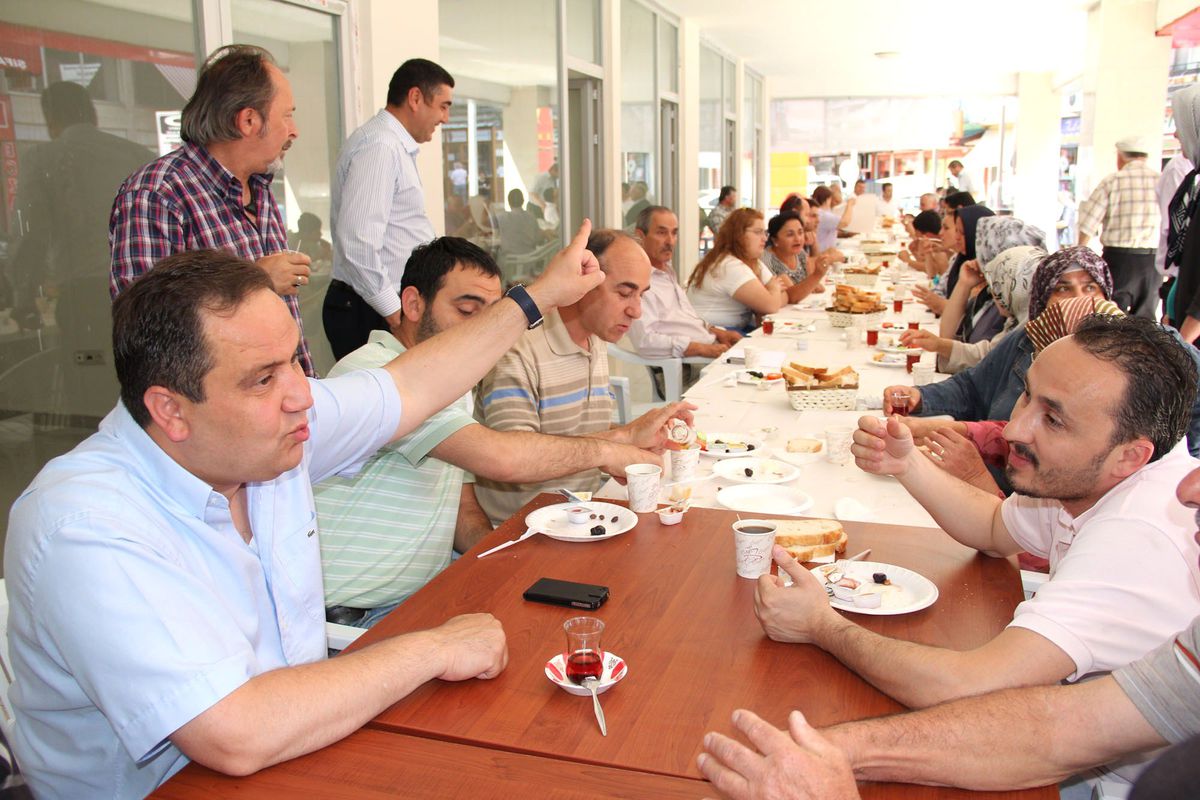 Giresun Belediye Başkanı Kerim Aksu Mahalle Esnafıyla Kahvaltıda Buluştu