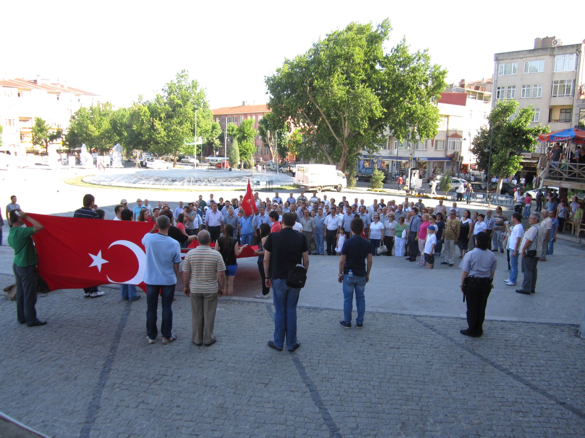 Güvenç: \'Terör Sorununun Çözüm Yöntemi Pazarlığa Oturmak Değil\'