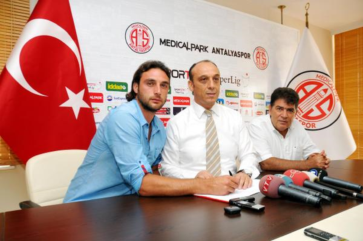 Hakan Arıkan Medical Park Antalyaspor\'da