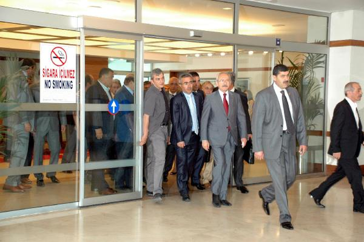 Kılıçdaroğlu, Grev Yasağı İçin Anayasa Mahkemesi\'ne Gideceklerini Söyledi