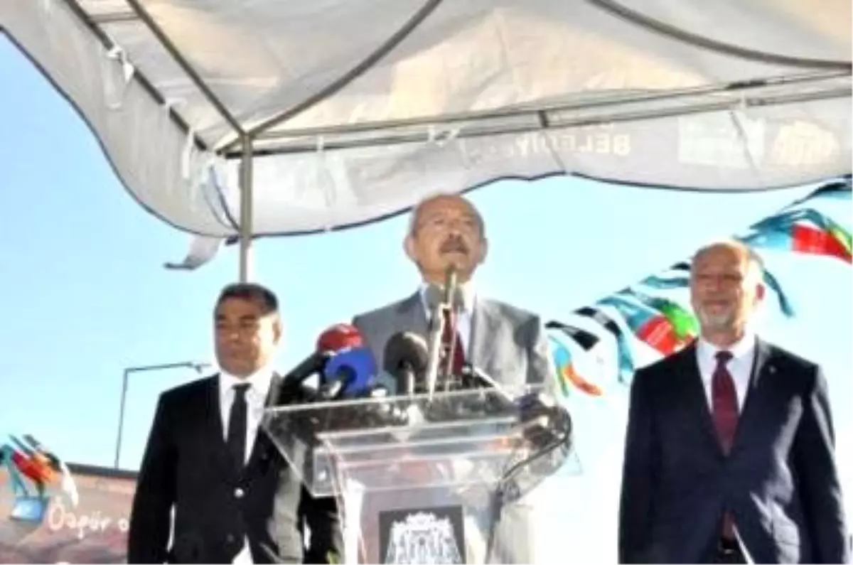 Kılıçdaroğlu, İlhan Selçuk Heykelinin Açılışını Gerçekleştirdi