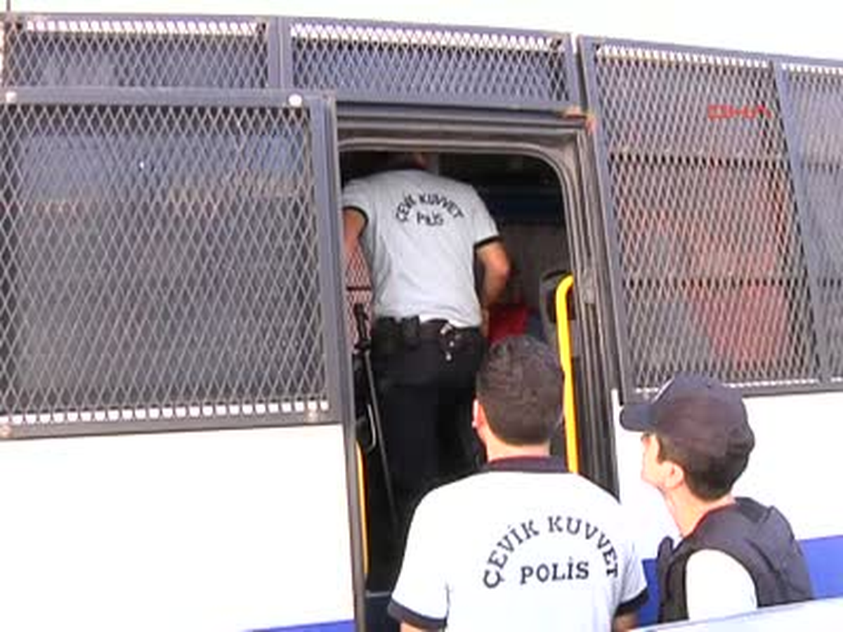 Köprüde Eylem Yapan 27 Kişi Emniyete Getirildi