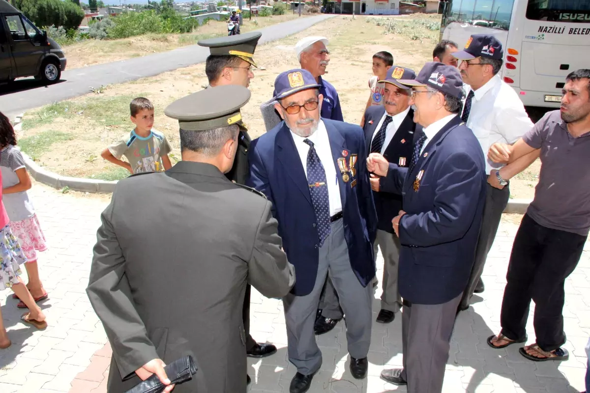 Kore Gazisine Cemevinde Askeri Tören