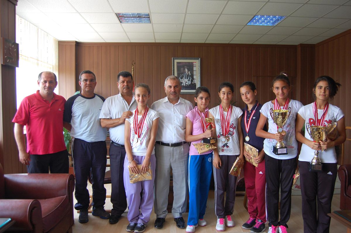 Küçük Kızlar Puanlı Atletizm Takımından Gül\'e Ziyaret
