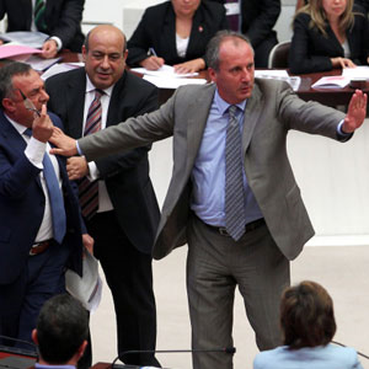 Meclis\'te Tansiyon Yükseldi