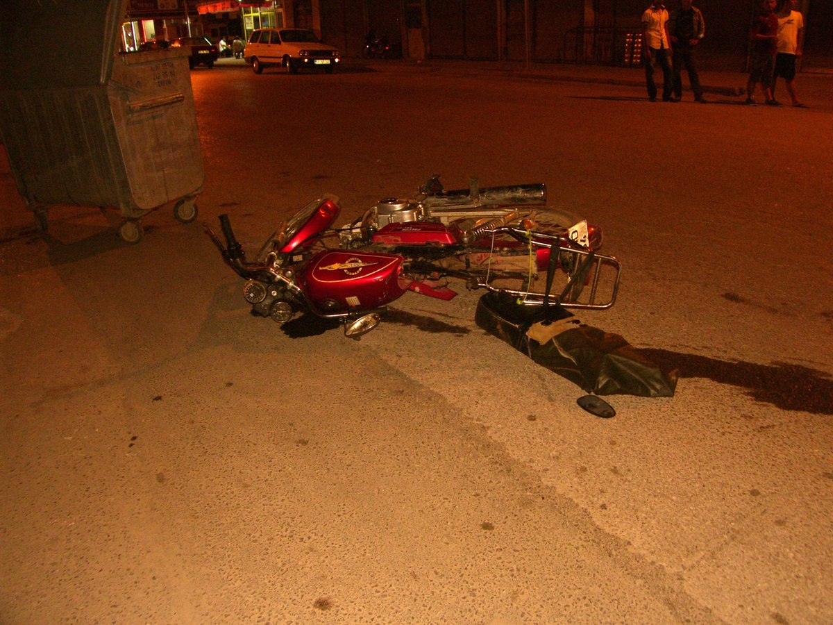Motosiklet ile Otomobil Çarpıştı: 1 Yaralı
