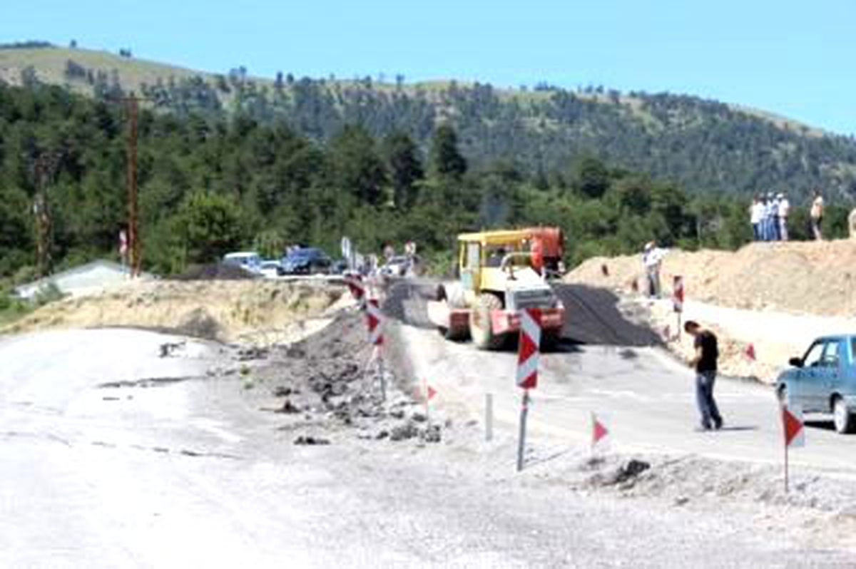 Mudurnu Karayolu\'nda Yol Genişletme Çalışması Yapılıyor