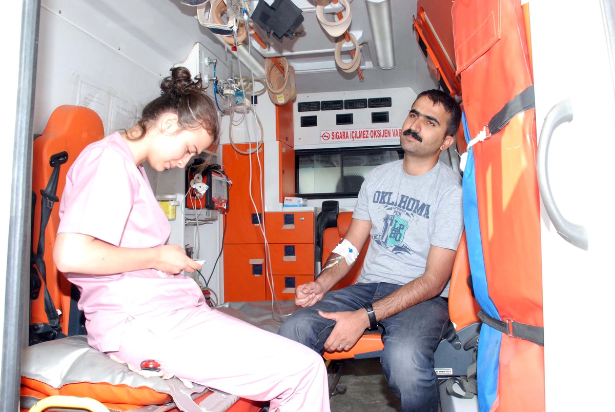 Muş\'ta Yaklaşık 100 Kişi Zehirlenme Şüphesiyle Hastanelerde
