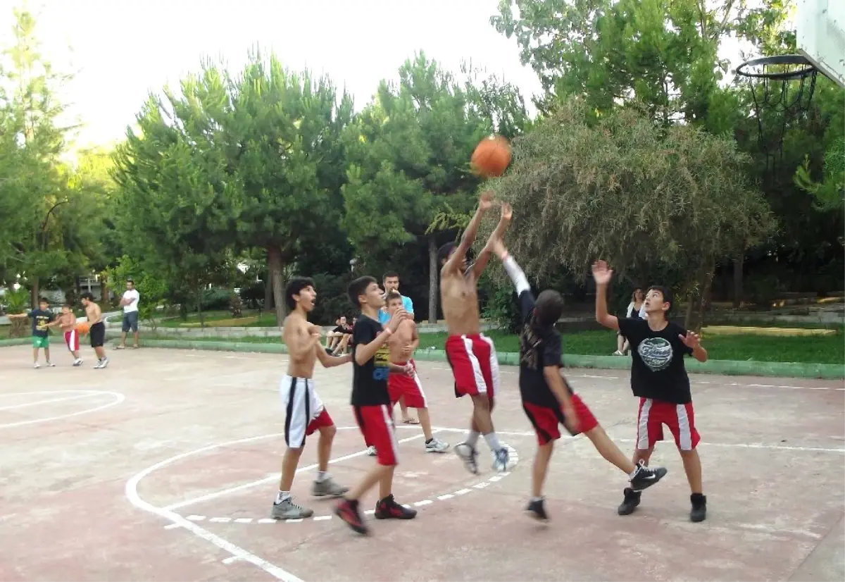 Nazillili Minikler Tatilde de Şampiyon