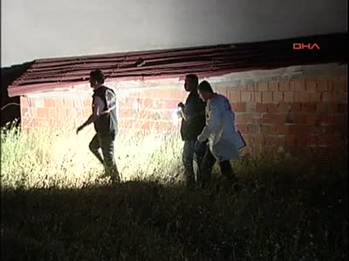 Polise Ses Bombası Attılar