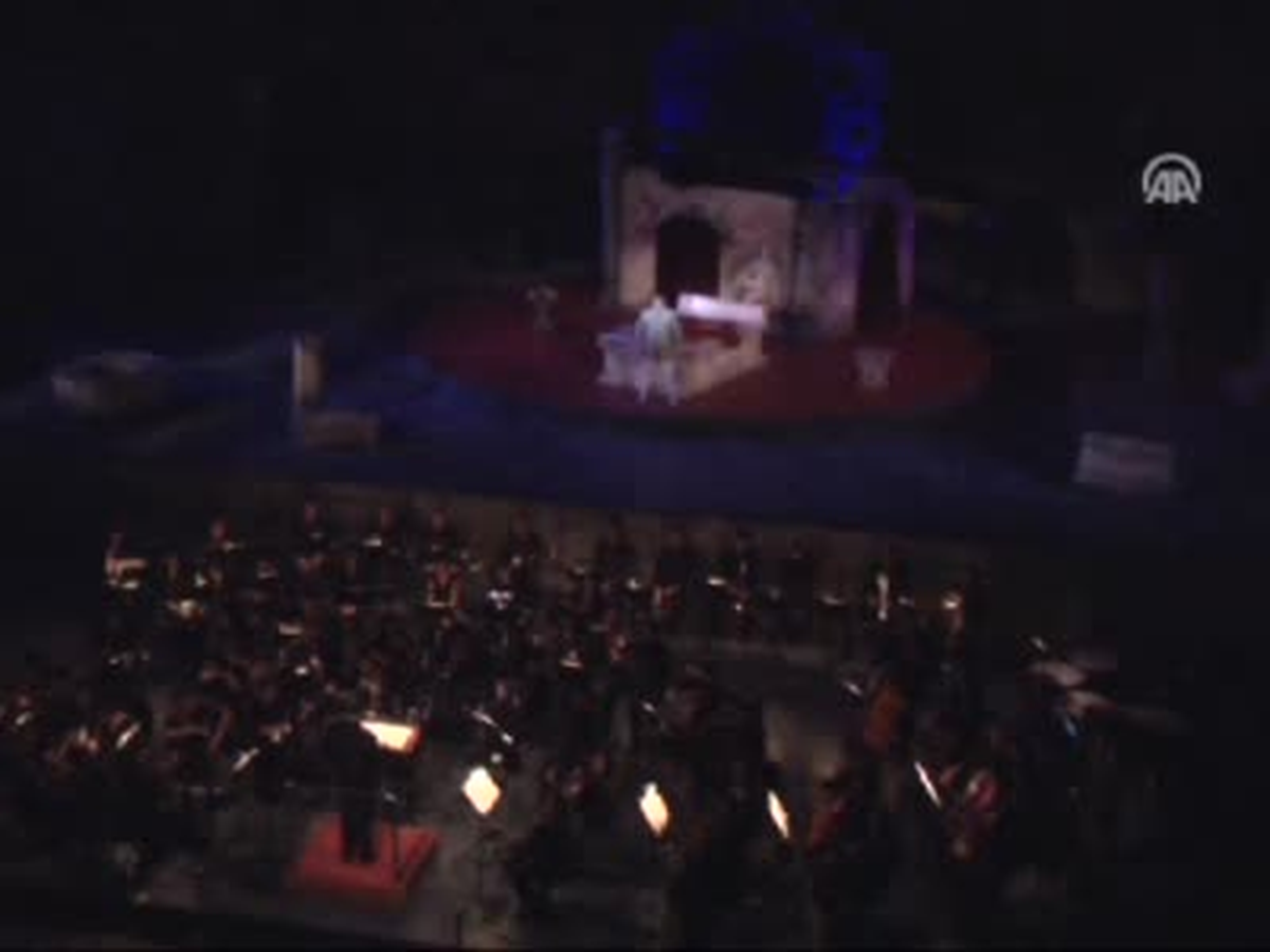 "Rigoletto" Ayakta Alkışlandı