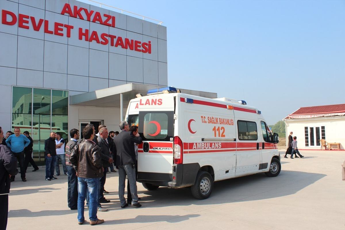 Sakarya\'da Trafik Kazası: 3 Yaralı