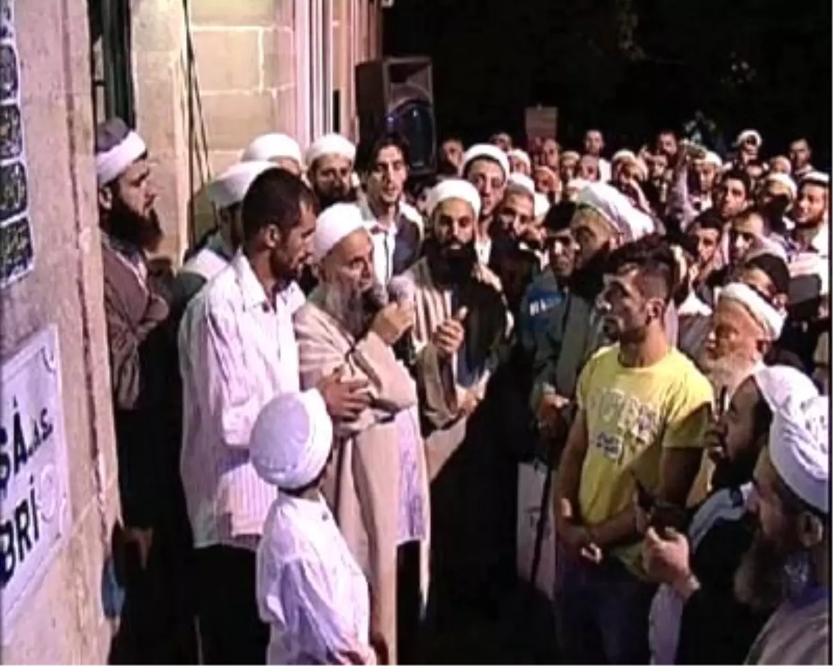 Sevenleri, Cübbeli Ahmet\'in Tahliyesi İçin Yuşa Tepesinde Dua Etti