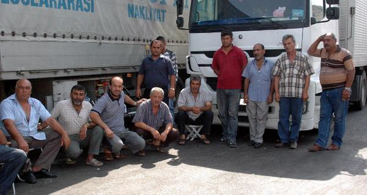Suriye\'ye Yük Götüren Tır\'lar Ülkeye Sokulmadı