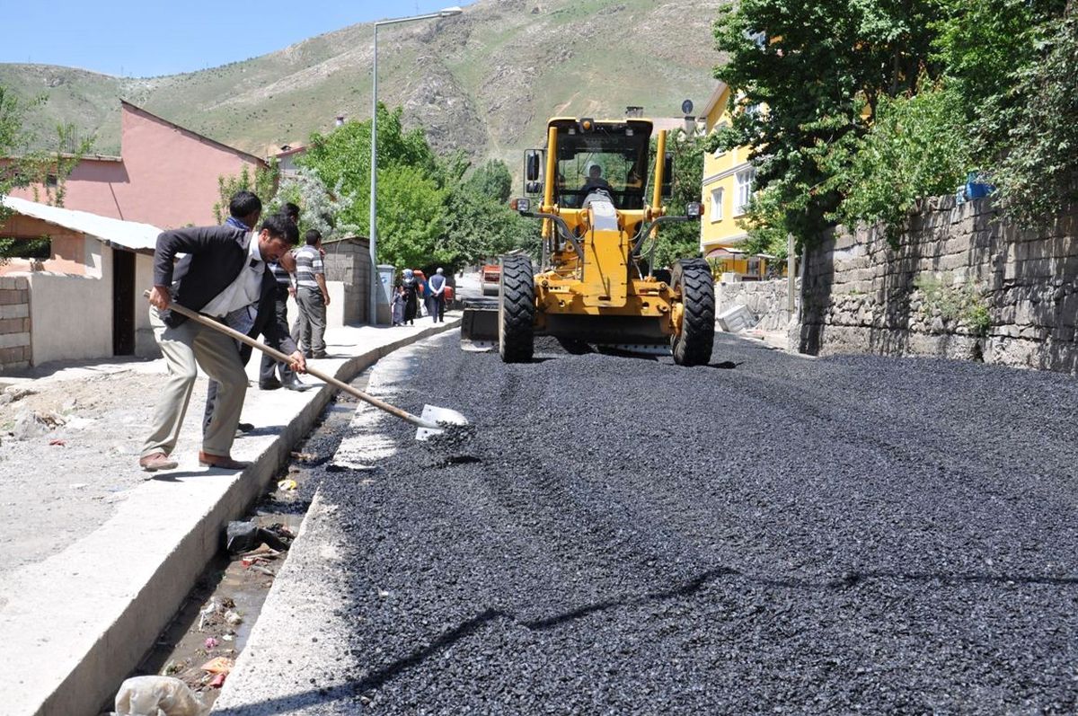 Tatvan\'da Yol Yapım Çalışması