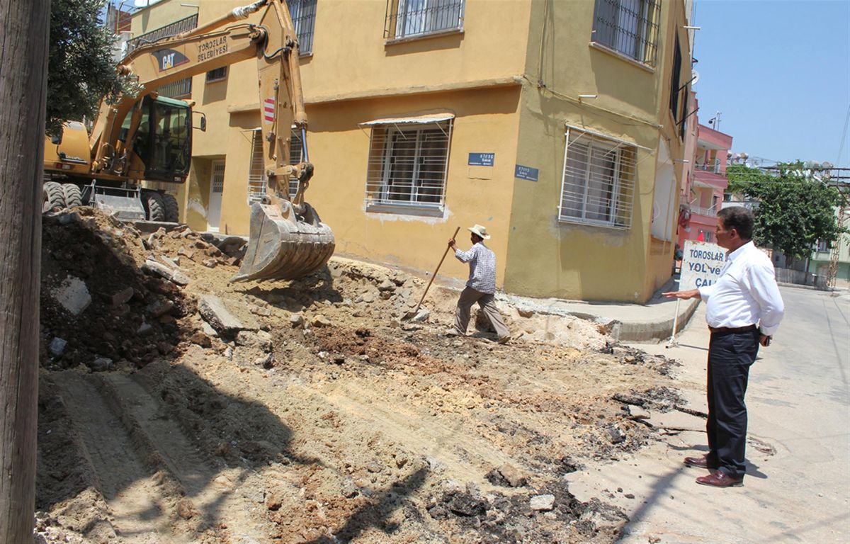 Toroslar Yol Bakım Çalışmalarına Devam Ediyor
