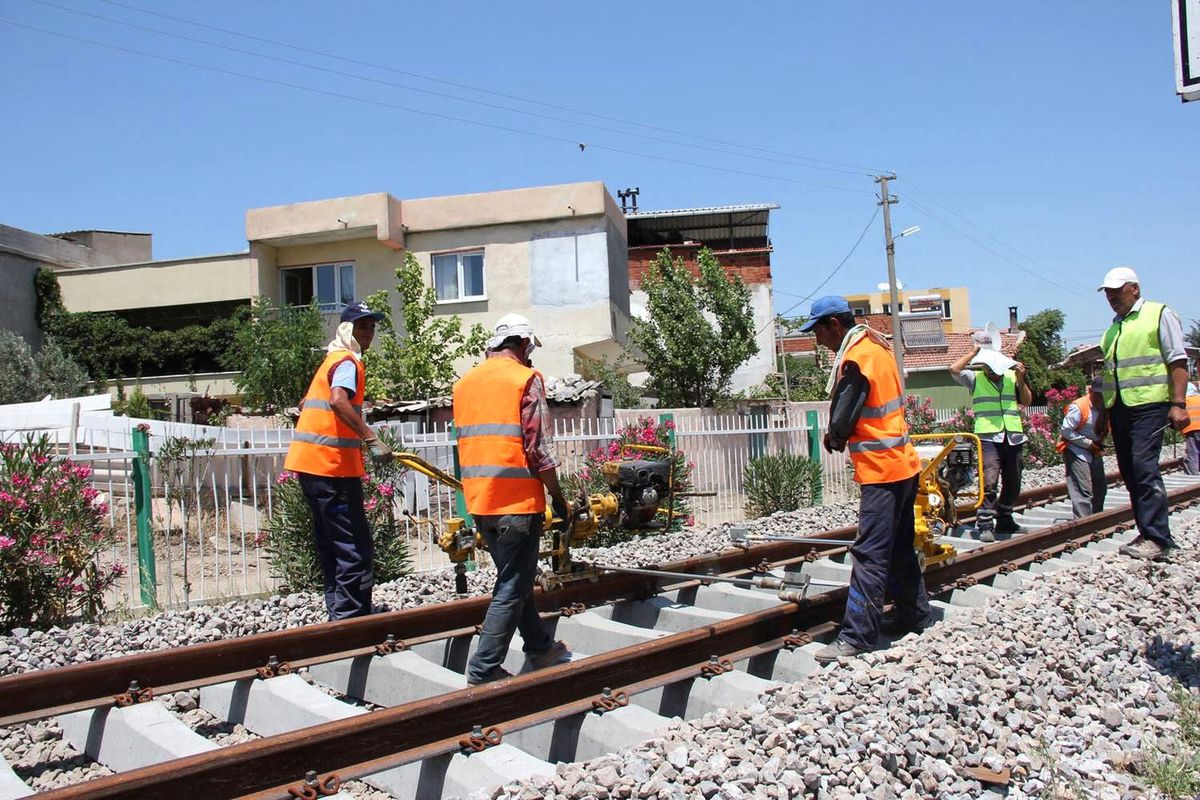 58 Derece Ray Sıcaklığında Yol Yenileme Çalışması