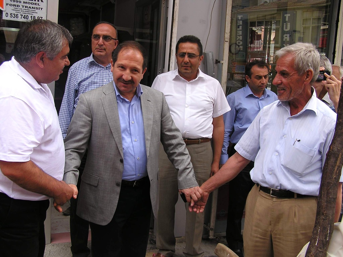 AK Parti\'li Öz, Esnafları Ziyaret Etti