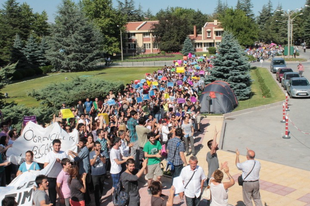 Anadolu Üniversitesi Öğrenciler Tarafından İşgal Edildi