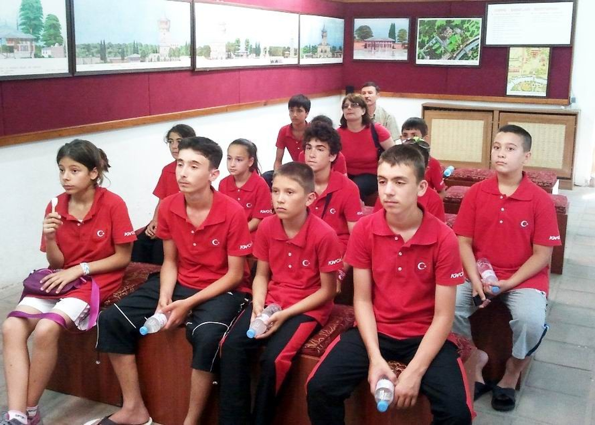 Ayvalıklı Tekvandocular Edirne\'den 4 Madalya ile Döndü