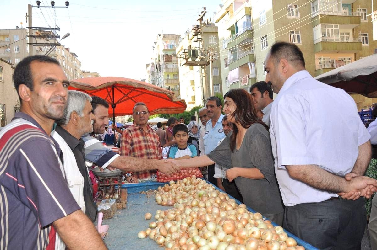 Bağlar Belediye Başkanı Baran, Pazar Esnafının Sorunlarını Dinledi