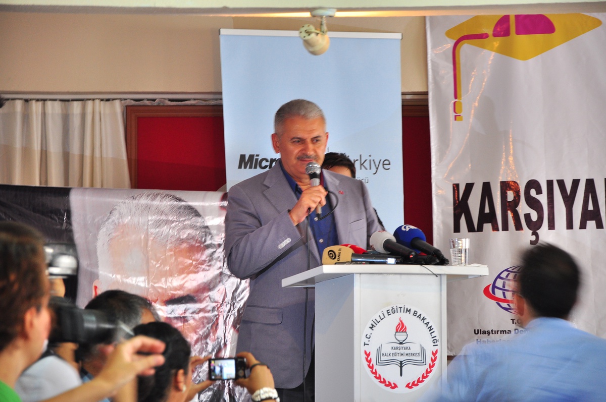 Bakan Binali Yıldırım: "Bilişim Firmalarının Sadece Yazılım Donanım Satmasını Yeterli Bulmuyoruz"