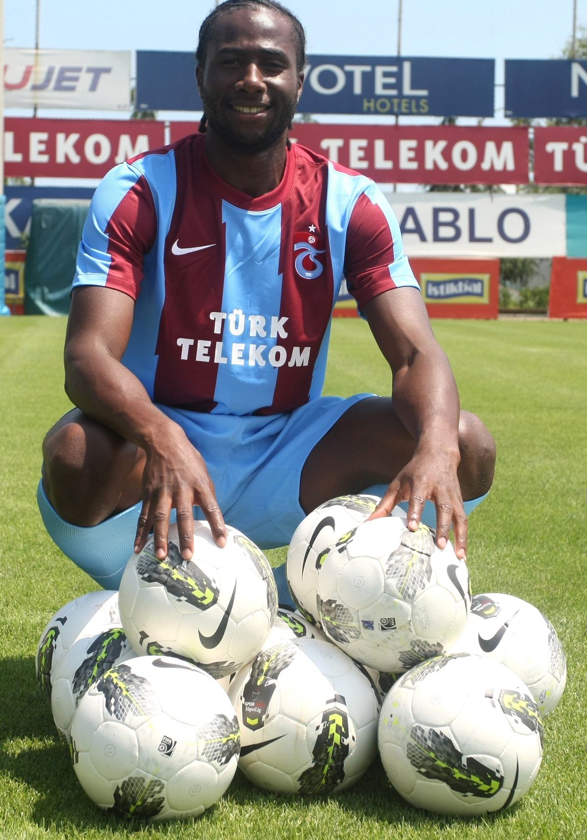 Bamba İmzayı Attı