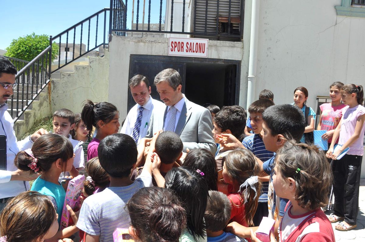 Başkan Tahmazoğlu Çocukları Sevindirdi