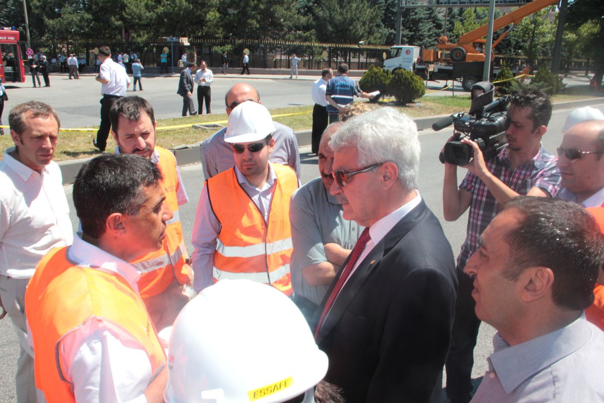 Başkan Tanık, Göçük Bölgesinde İncelemelerde Bulundu