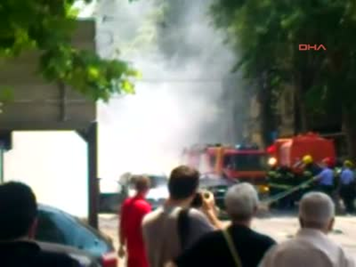 Belgrad\'da Otomobile El Bombalı Saldırı 1 Ölü 5 Yaralı