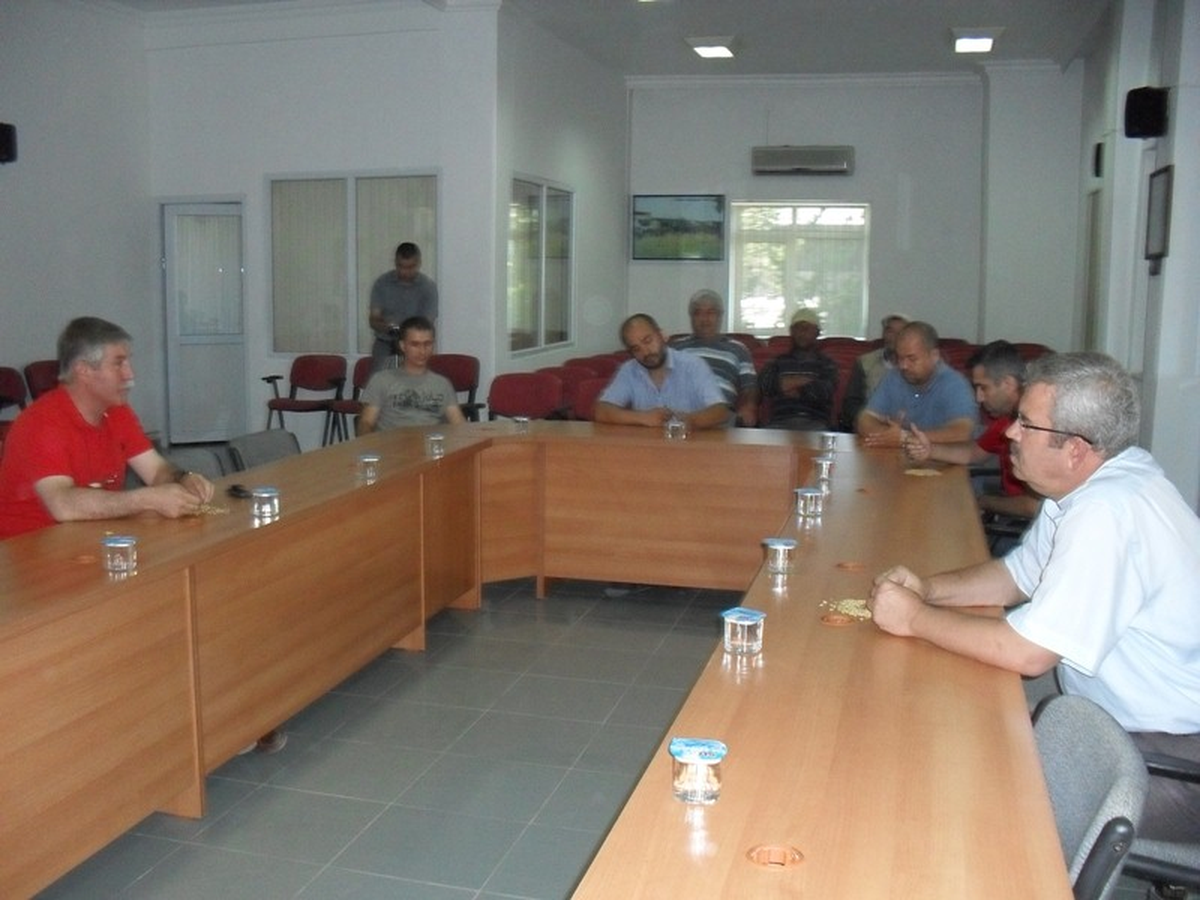 Biga\'da 2012 Yılının İlk Mahsulü Borsaya Geldi