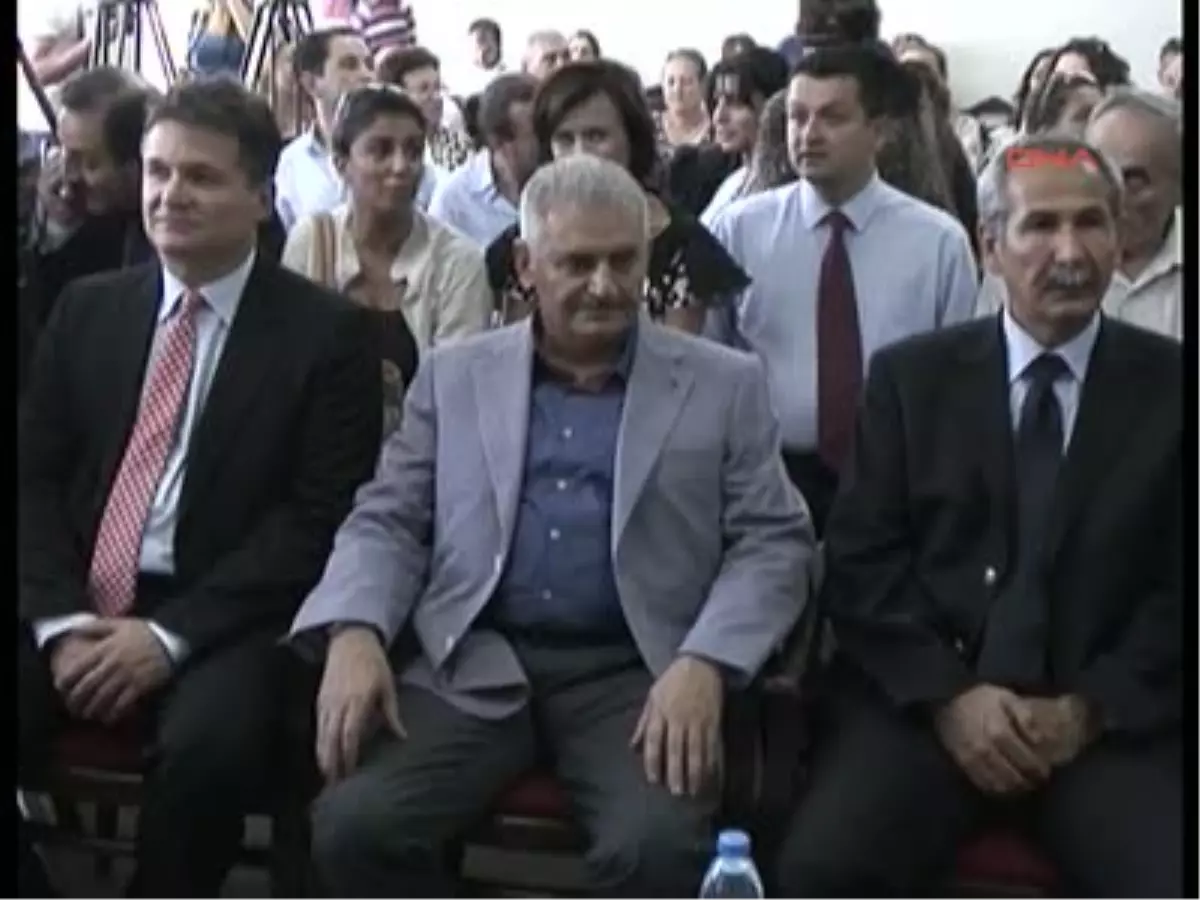 Bilenler Bilmeyenlere Bilgisayar Öğretiyor