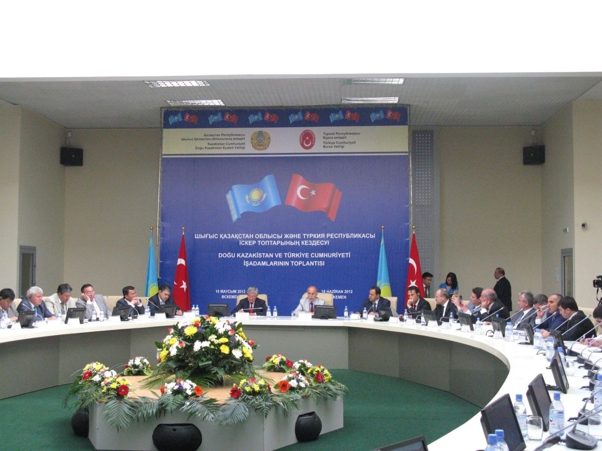 Bursa Valisi ve Bursalı İşadamları Kazakistan\'a Çıkarma Yaptı