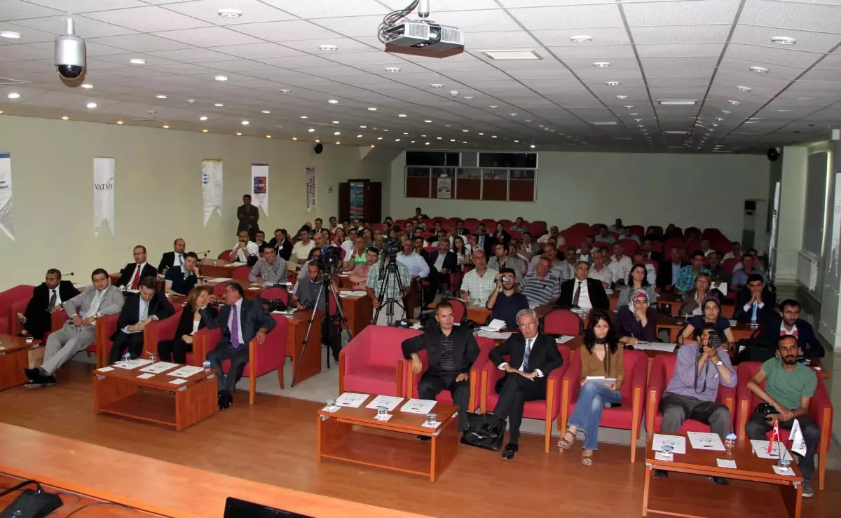 \'Büyüyen Anadolu\'ya Kredi Kolaylıkları\' Tanıtım Toplantısı Van\'da Yapıldı