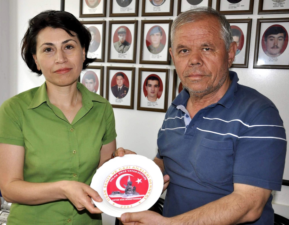 CHP\'li Kadınlar Şehit Aileleri Derneği\'ni Ziyaret Etti
