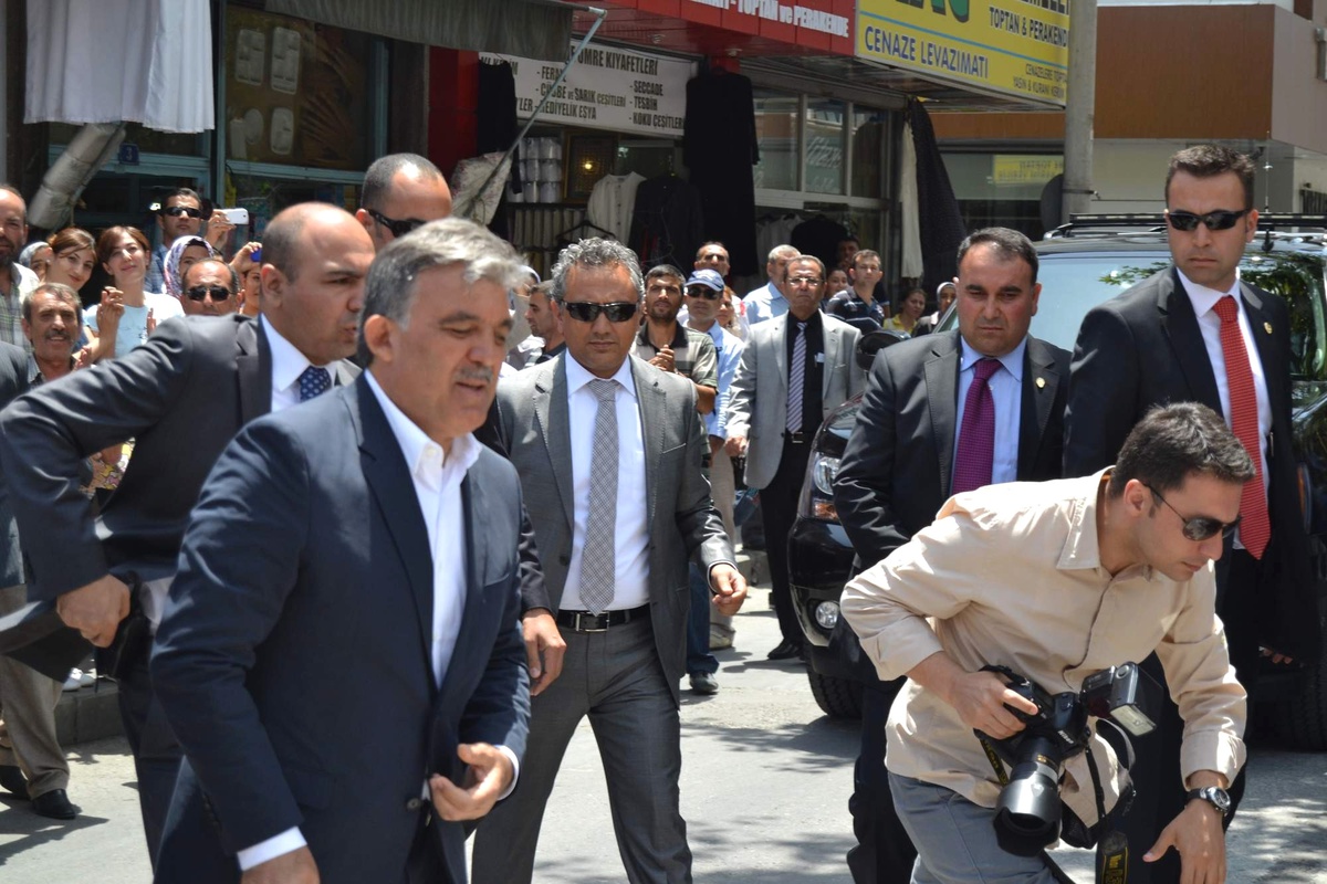 Cumhurbaşkanı Gül İçin Sevgi İzdihamı