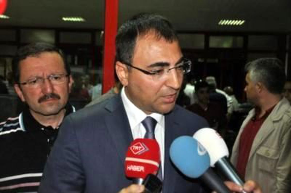 Diyarbakır\'da Polise Silahlı Saldırı: 2\'si Polis 3 Kişi Yaralandı (2)