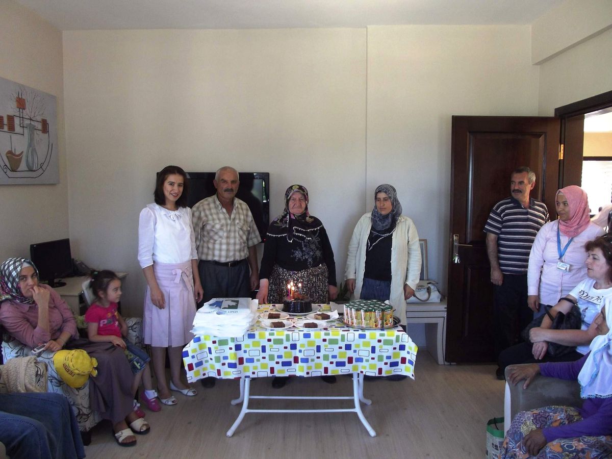 Emekli Evinde İlk Doğum Günü Heyecanı
